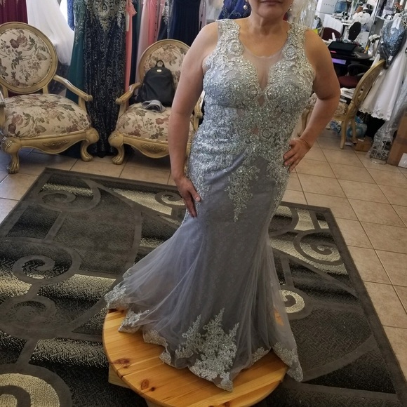 Evening gown - Picture 2 of 3